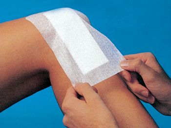 Medicazione Adesiva Sterile 10x8 cm conf. 50 pz